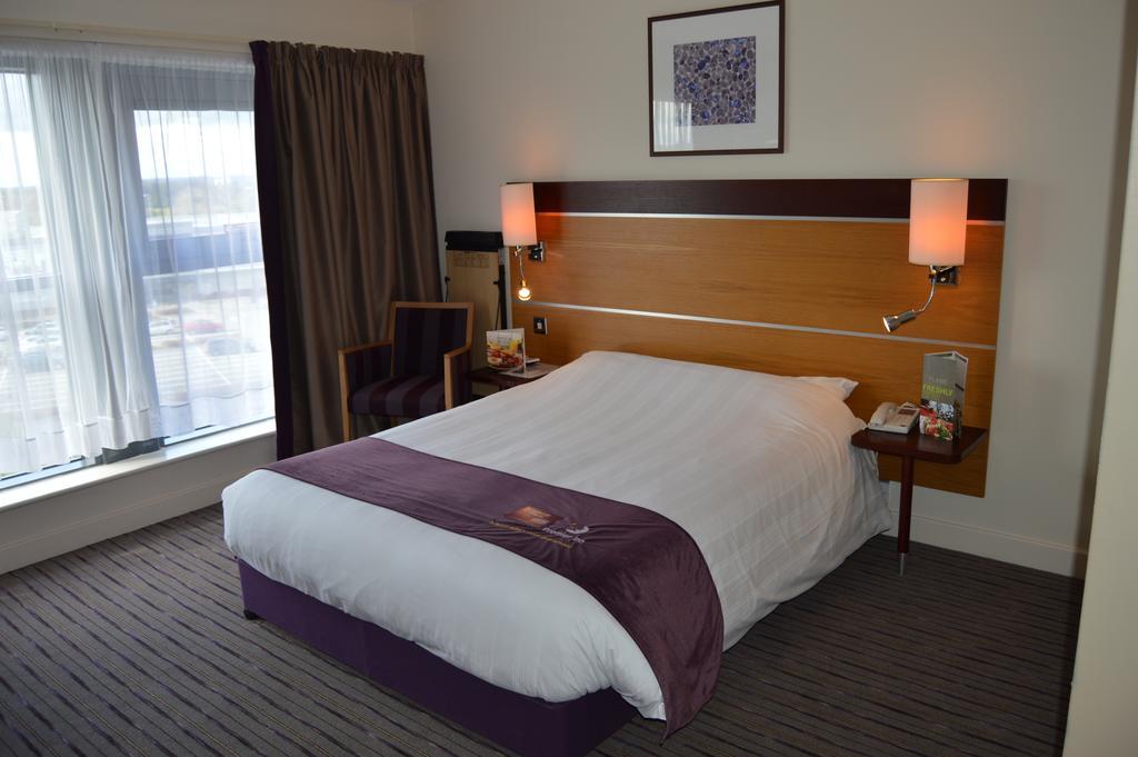 Premier Inn Dublin Airport Swords Exterior foto