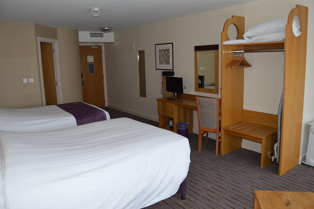 Premier Inn Dublin Airport Swords Exterior foto